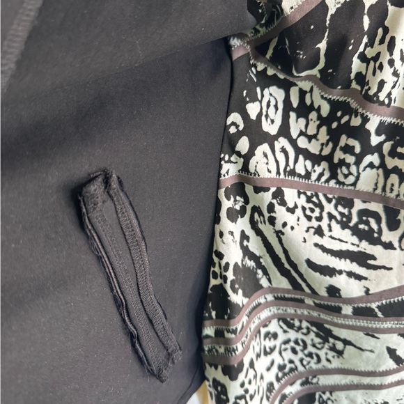 Cartise Elegant Black Women's Cardigan with Zipper Accents. Ptp 22” - Picture 3 of 8